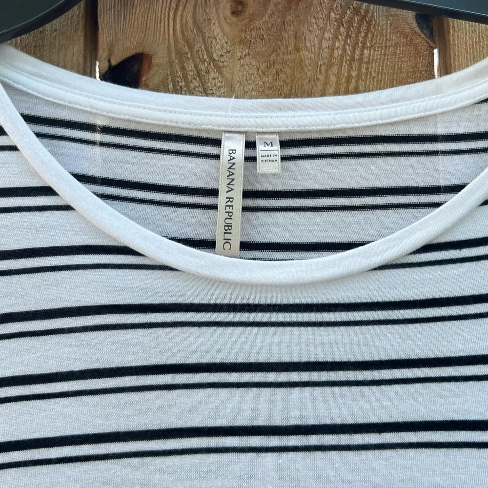 Banana Republic striped black and white long sleeve tee tshirt - Picture 4 of 6